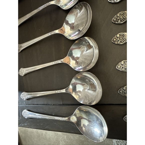 Oneida Community Plantation Flatware Silverplate Forks Spoons Knives 34 Pcs